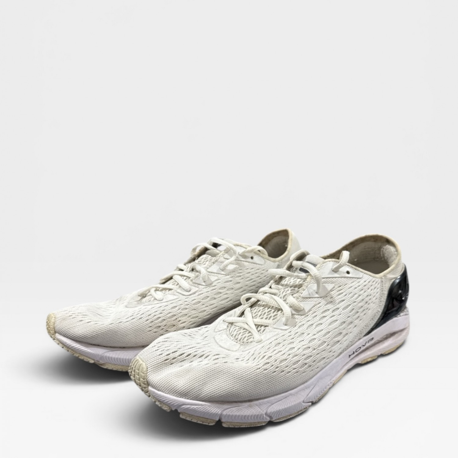 Under Armour HOVR White Black / Pre-Owned